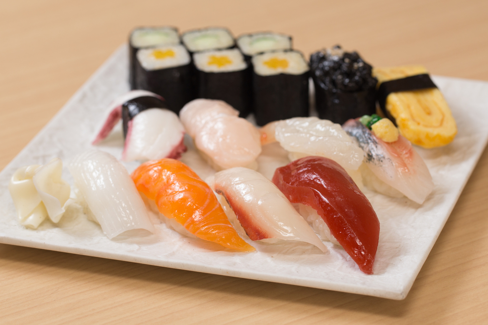 Sampuru de nigiris y makis Sampuru de nigiris y makis