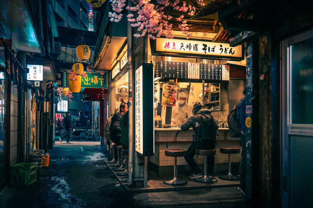 El maravilloso callejón de los yakitoris Omoide Yokocho