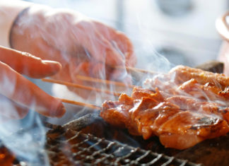 Yakitori las brochetas japonesas