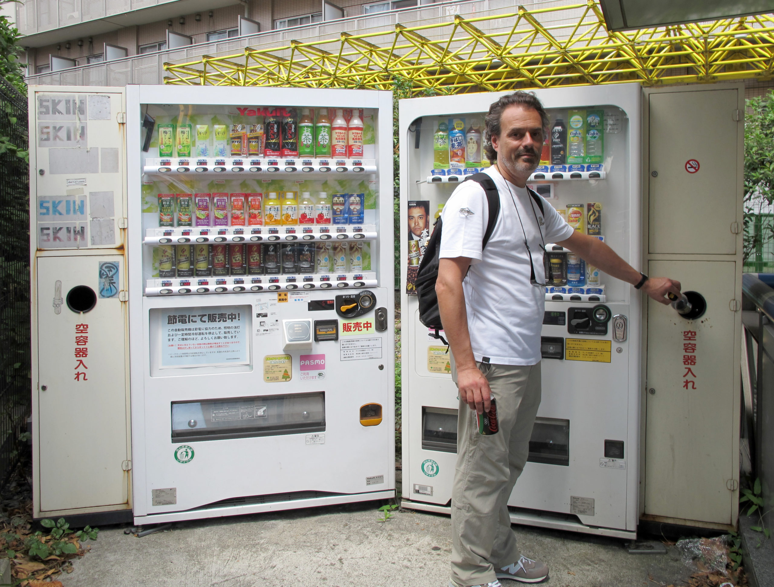 La locura de las máquinas expendedoras en Japón